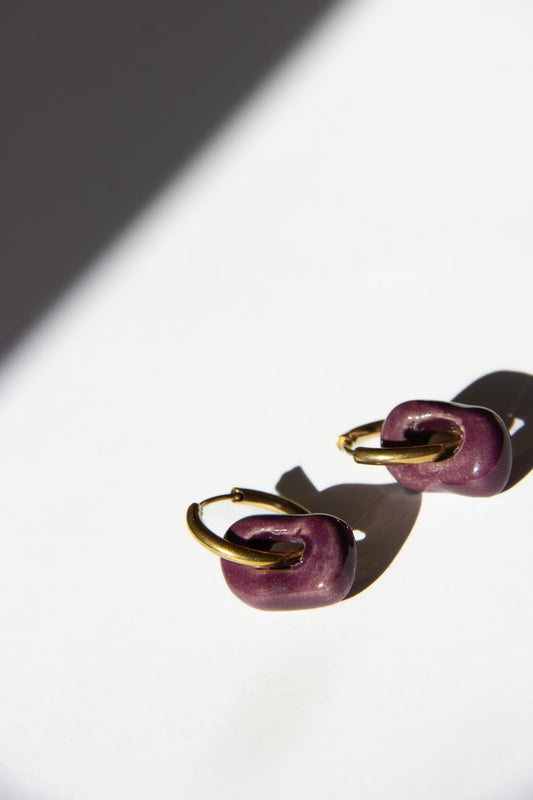 Azoia handmade ceramic earrings in Aubergine, glossy glaze — subtle small hoop, everyday elegance, made in Lisbon Portugal by Jadeo Studio