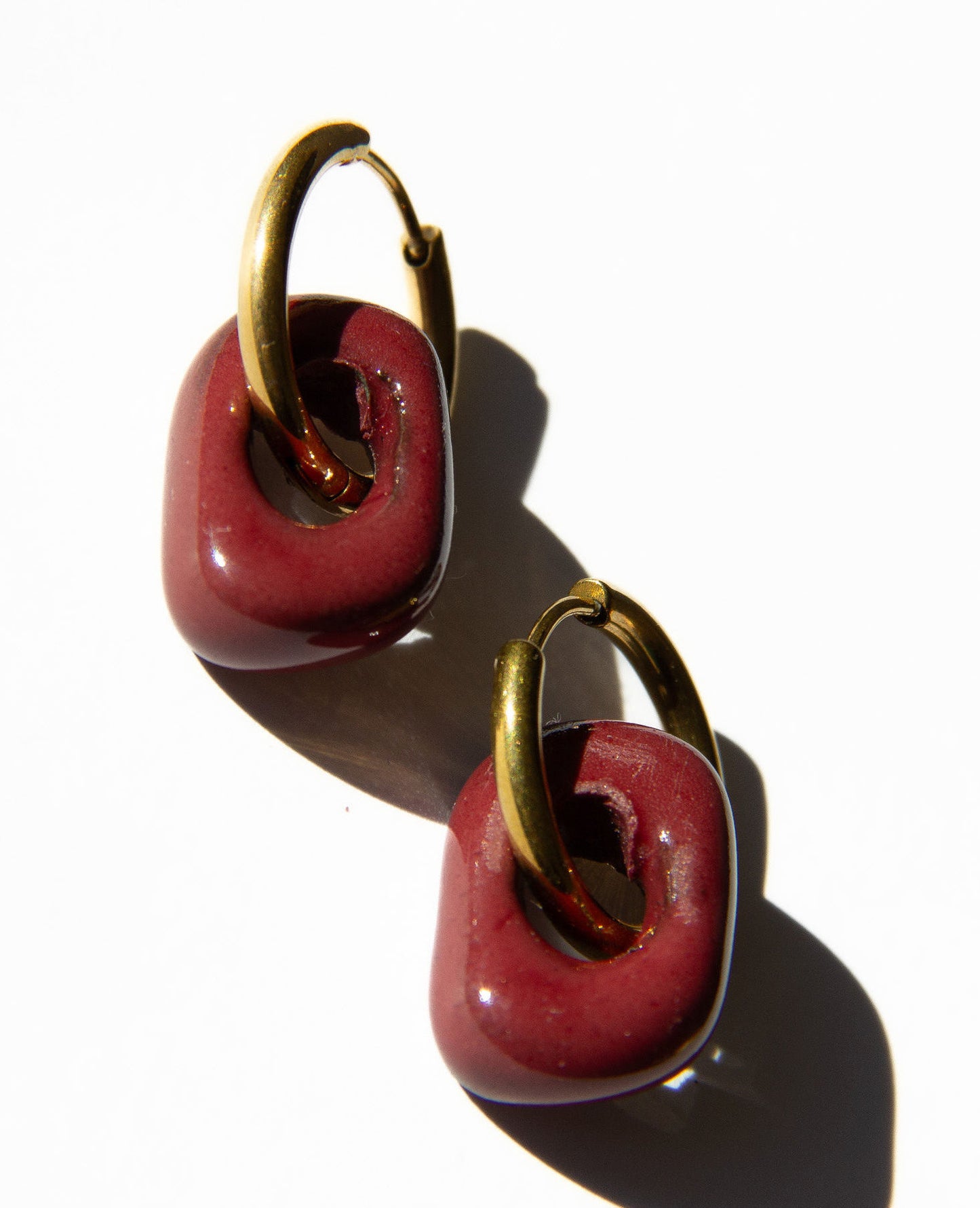 Azoia handmade ceramic earrings in Cherry — subtle small hoop, everyday elegance, made in Lisbon Portugal by Jadeo Studio, silver and gold hoop