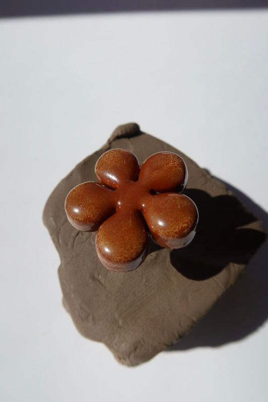 Sparkling brown ceramic flower ring on raw clay, made in Portugal