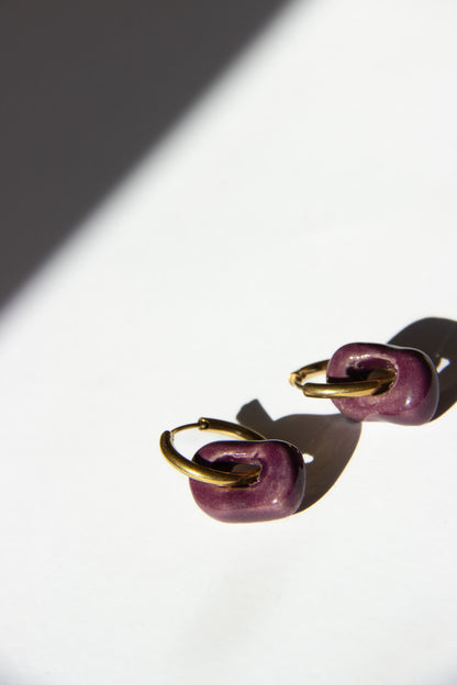 Azoia handmade ceramic earrings in Aubergine, glossy glaze — subtle small hoop, everyday elegance, made in Lisbon Portugal by Jadeo Studio
