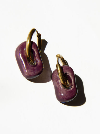 Azoia handmade ceramic earrings in Aubergine — subtle small hoop, everyday elegance, made in Lisbon Portugal by Jadeo Studio