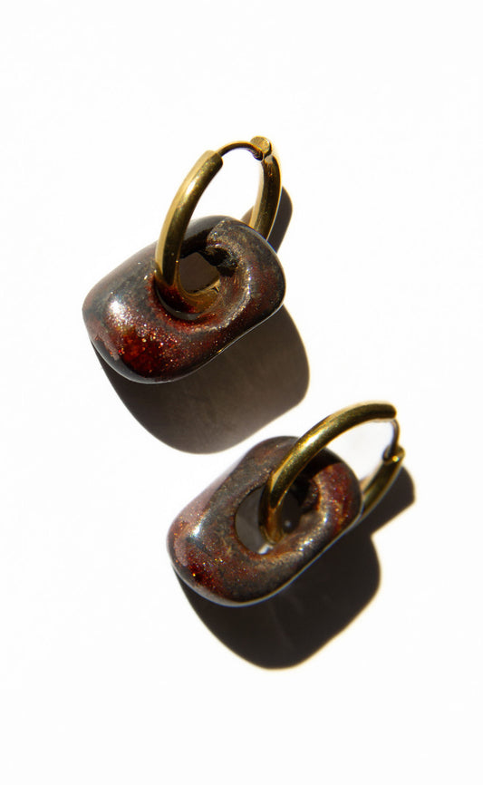 Azoia handmade ceramic earrings in Bark — subtle small hoop, everyday elegance, made in Lisbon Portugal by Jadeo Studio