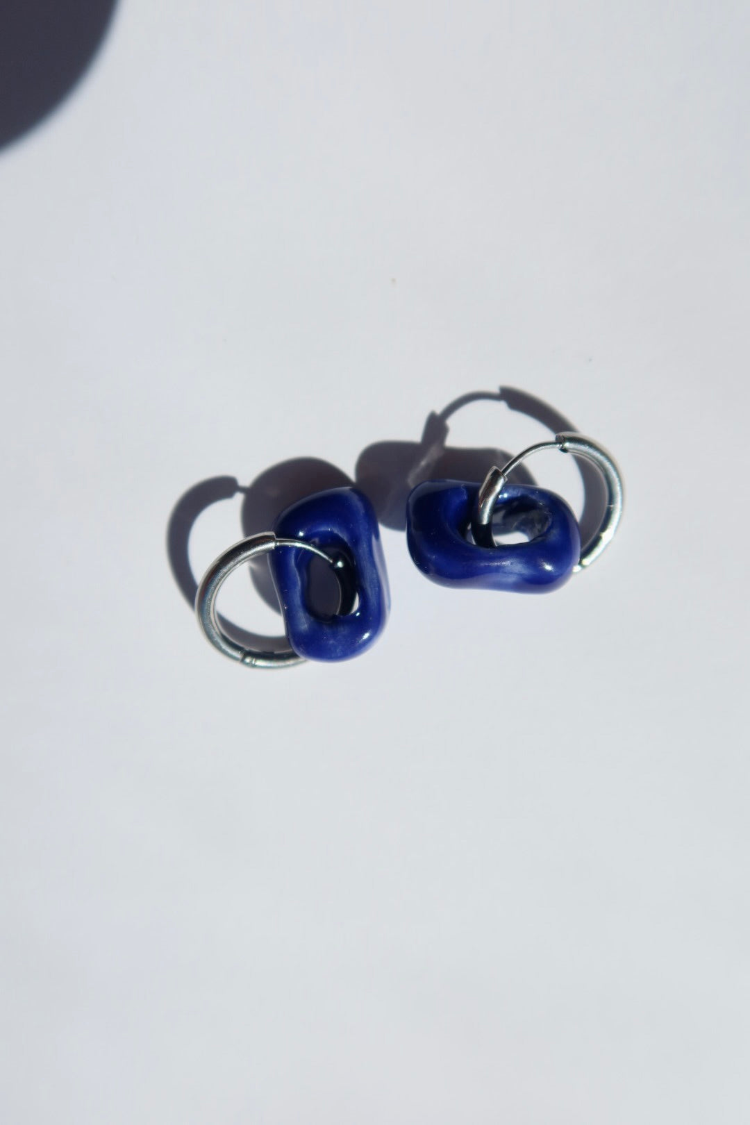 Azoia handmade ceramic earrings in Blue Navy — subtle small hoop, everyday elegance, made in Lisbon Portugal by Jadeo Studio