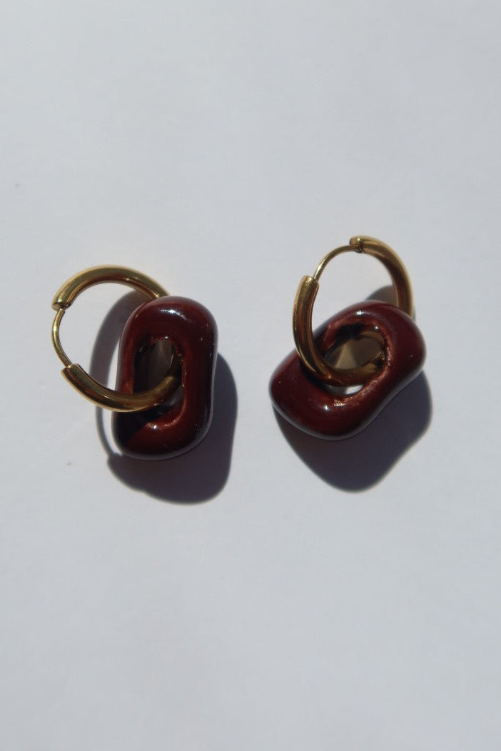 Azoia handmade ceramic earrings in Brown Red — subtle small hoop, everyday elegance, statement jewelry made in Lisbon Portugal by Jadeo Studio