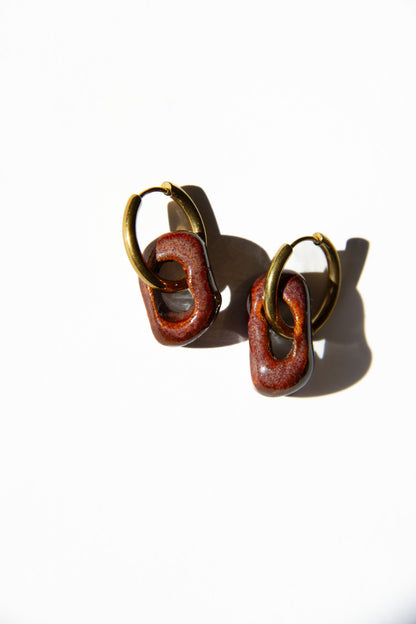 Azoia handmade ceramic earrings in Burgundy — subtle small hoop, everyday elegance, made in Lisbon Portugal by Jadeo Studio, silver and gold hoop