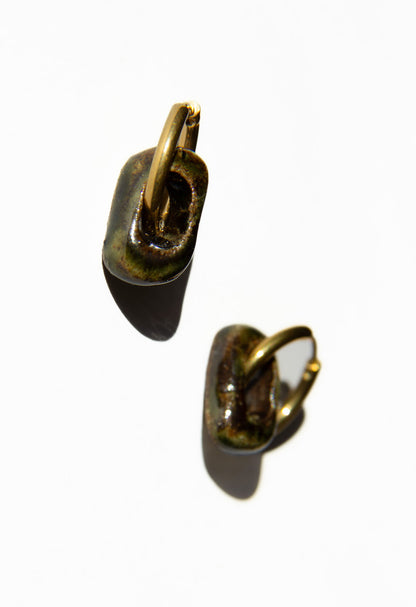 Azoia handmade ceramic earrings in Dark Green — subtle small hoop, everyday elegance, made in Lisbon Portugal by Jadeo Studio, silver and gold hoop