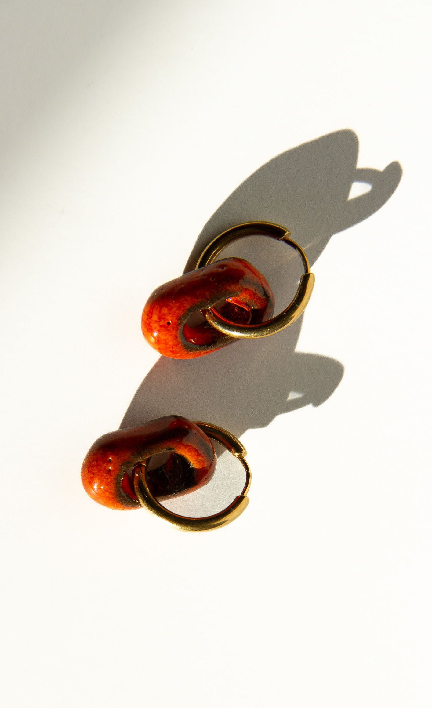 Azoia handmade ceramic earrings in Volcano on Dark Clay — subtle small hoop, everyday elegance, made in Lisbon Portugal by Jadeo Studio, silver and gold hoop