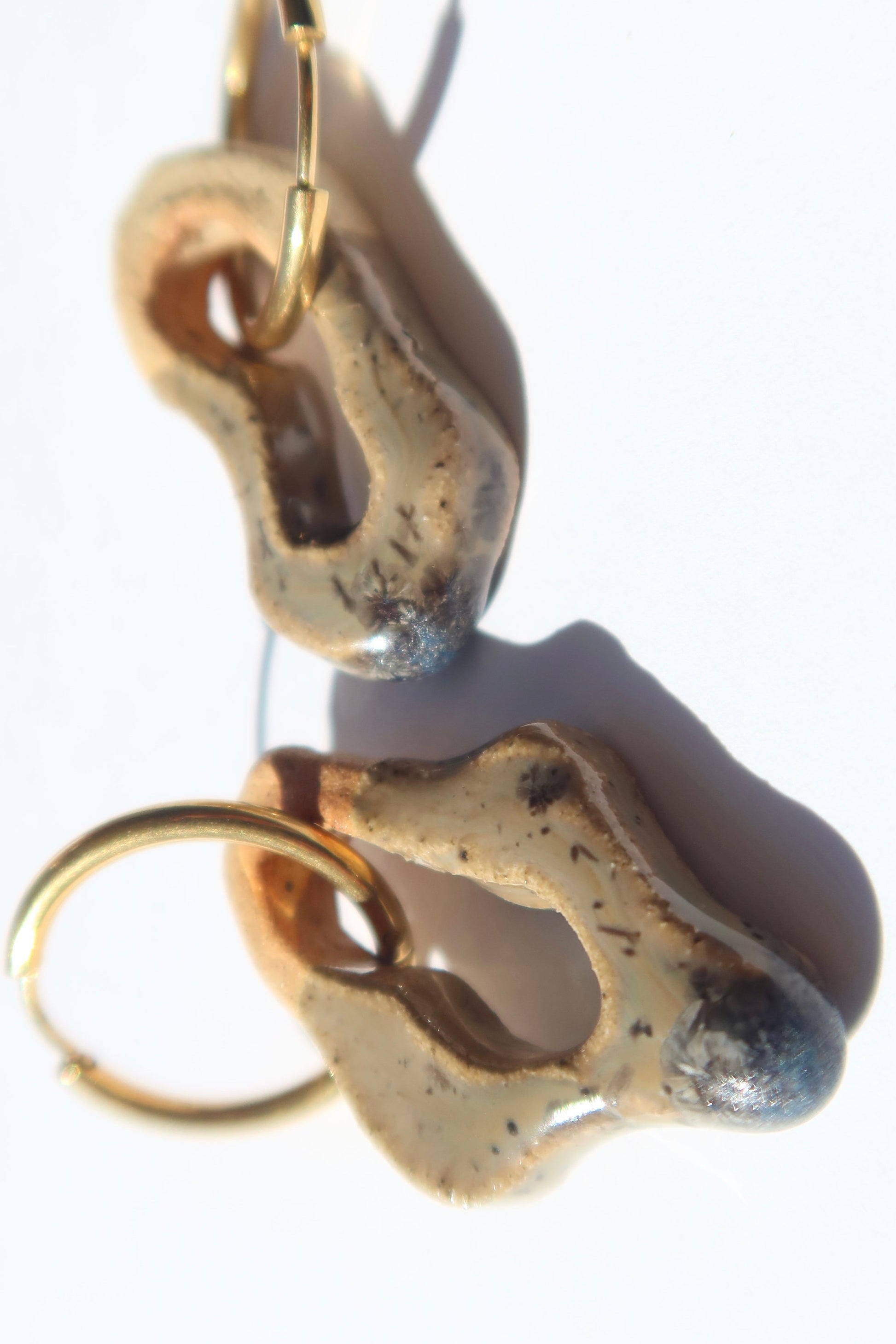 Mosca handmade ceramic earrings in Beige — organic sculpted clay with glossy glaze and raw contrast, made in Lisbon Portugal by Jadeo Studio