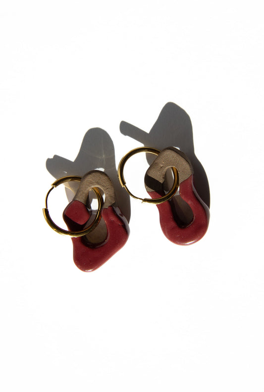 Mosca handmade ceramic earrings in Cherry Dark Clay — organic sculpted clay with glossy glaze, made in Lisbon Portugal by Jadeo Studio