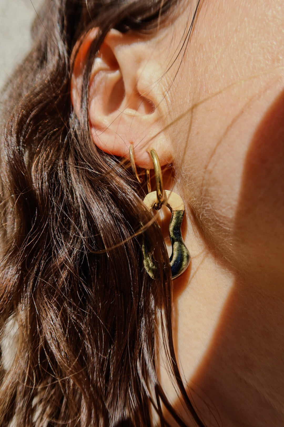 Mosca handmade ceramic earrings in Dark Green — organic sculpted clay with glossy glaze, made in Lisbon Portugal by Jadeo Studio, silver and gold hoop