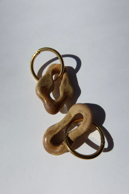 Mosca handmade ceramic earrings in Light Beige — organic sculpted clay with glossy glaze and raw clay contrast, made in Lisbon Portugal by Jadeo Studio