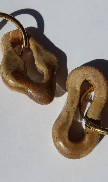 Mosca handmade ceramic earrings in Light Beige — organic sculpted clay with glossy glaze, made in Lisbon Portugal by Jadeo Studio, silver and gold hoop