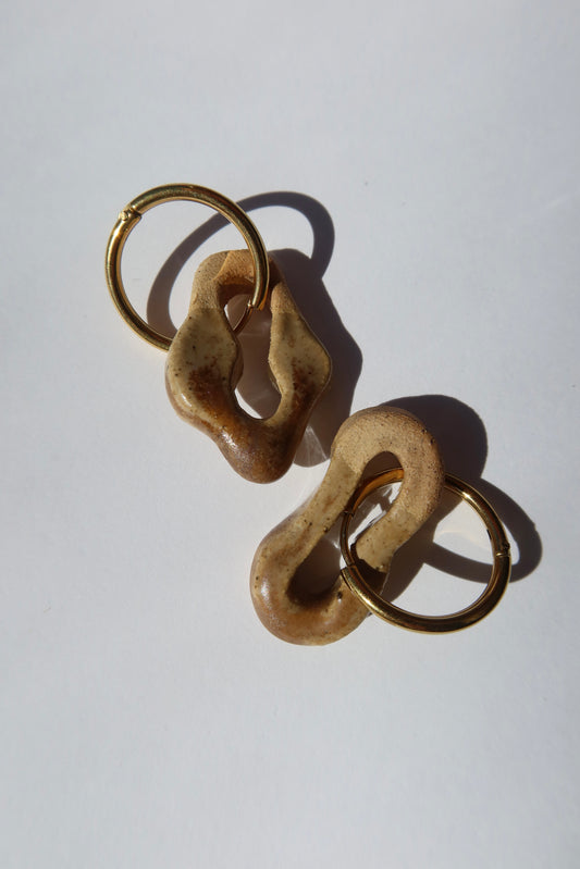 Mosca handmade ceramic earrings in Light Beige — organic sculpted clay with glossy glaze, made in Lisbon Portugal by Jadeo Studio