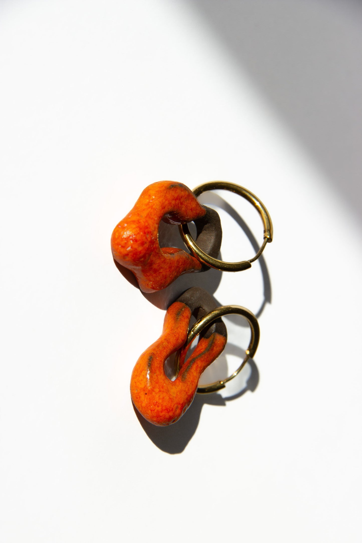 Mosca handmade ceramic earrings in Volcano on Dark Clay — organic sculpted clay with glossy glaze, made in Lisbon Portugal by Jadeo Studio, silver and gold hoop