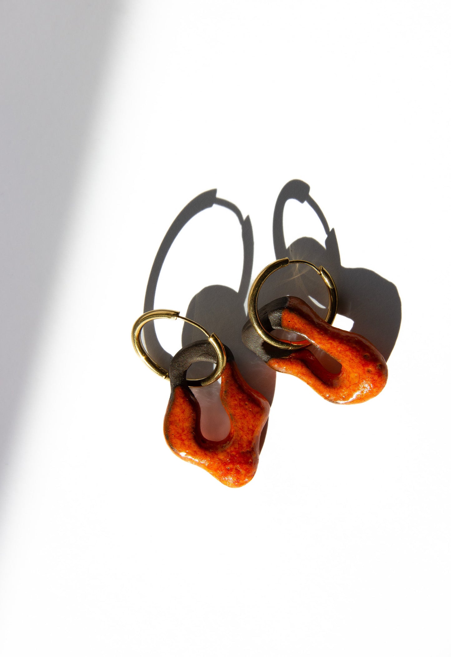 Mosca handmade ceramic earrings in Volcano on Dark Clay — organic sculpted clay with glossy glaze, statement jewelry made in Lisbon Portugal by Jadeo Studio
