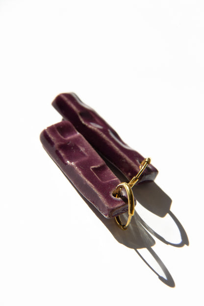 Penha handmade ceramic earrings in Aubergine — minimalist rectangular drop, sculpted clay, made in Lisbon Portugal by Jadeo Studio, silver and gold hoop