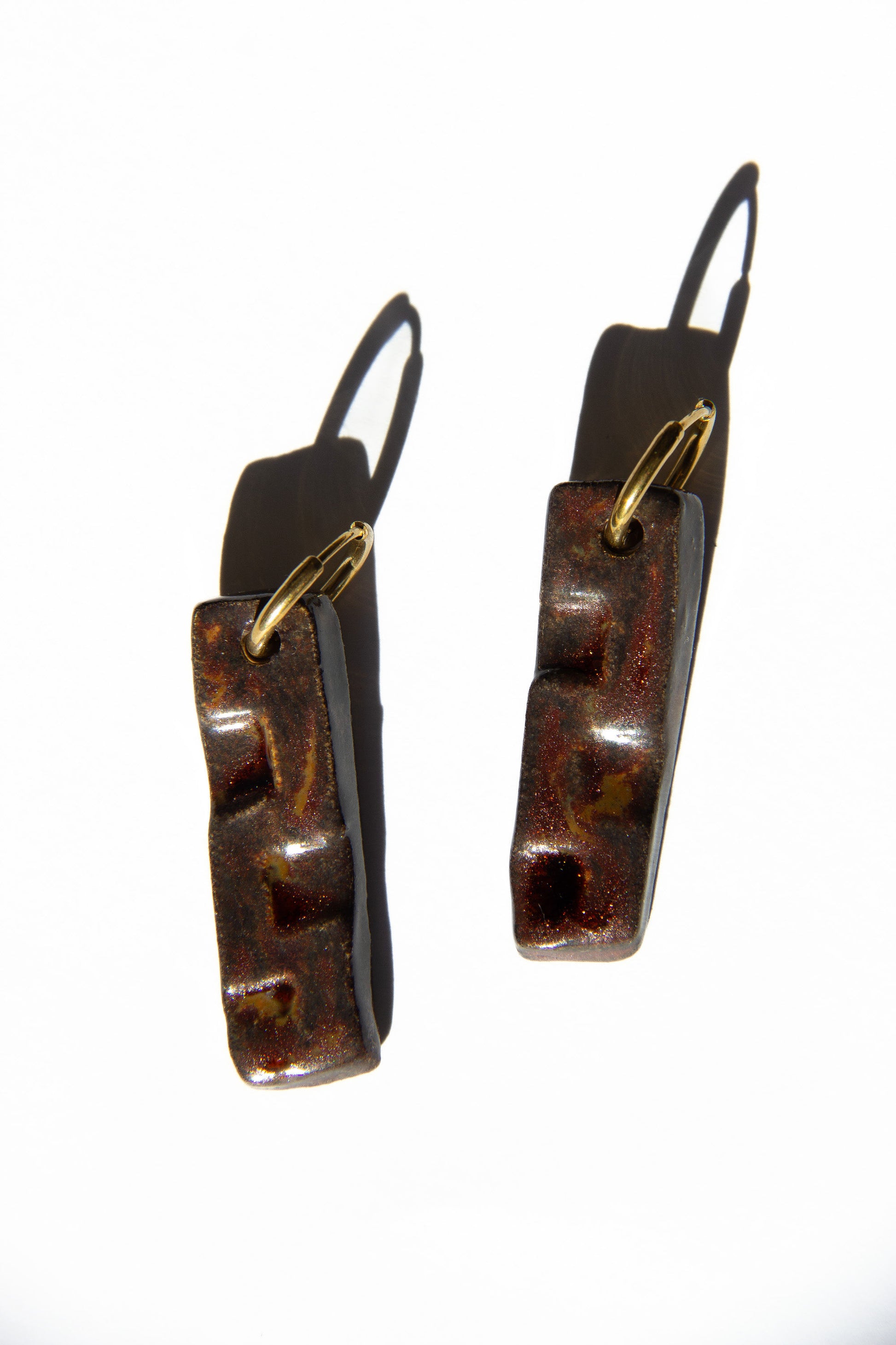 Penha handmade ceramic earrings in Bark, glossy glaze — minimalist rectangular drop, sculpted clay, made in Lisbon Portugal by Jadeo Studio