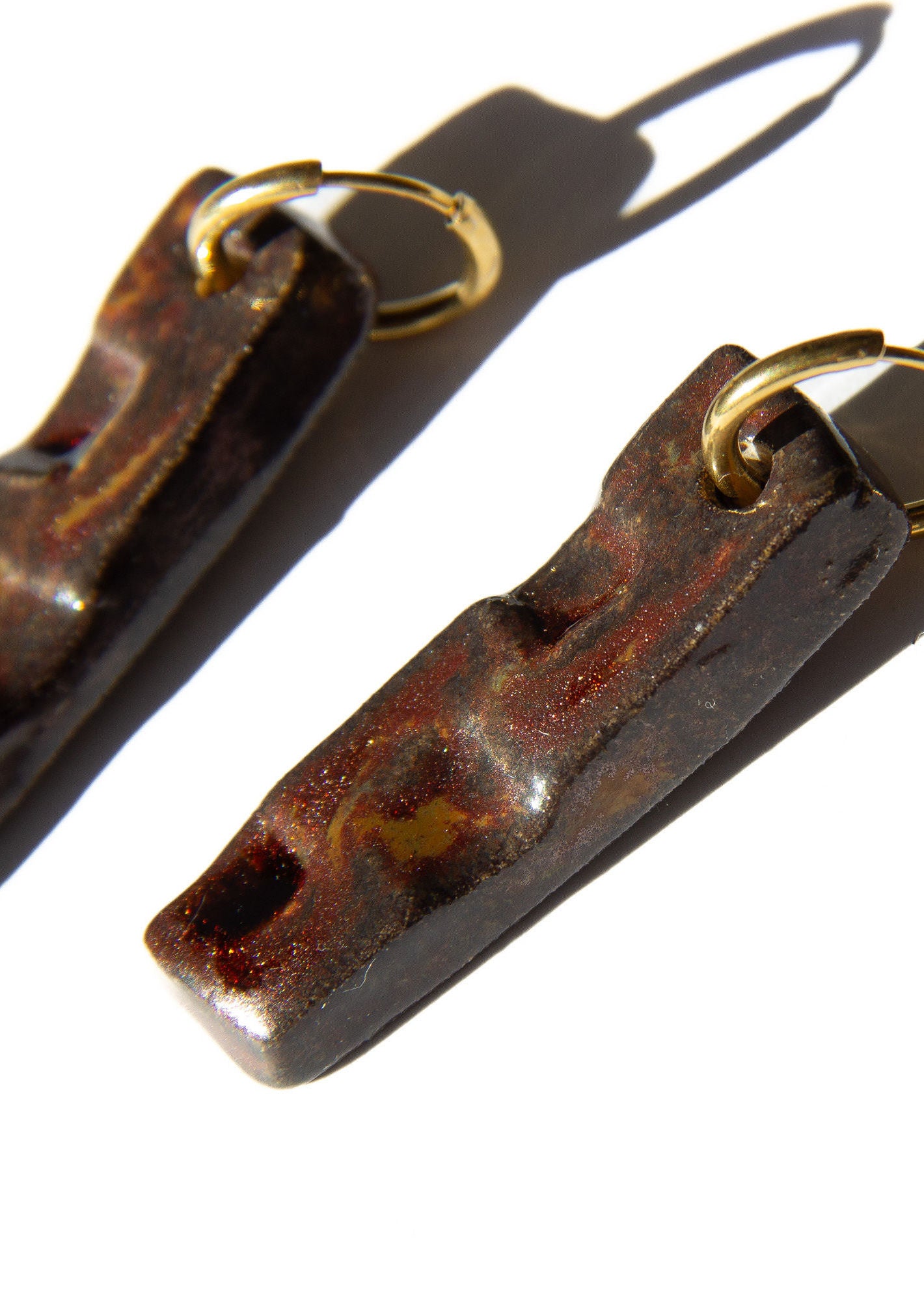 Penha handmade ceramic earrings in Bark — minimalist rectangular drop, sculpted clay, made in Lisbon Portugal by Jadeo Studio, silver and gold hoop