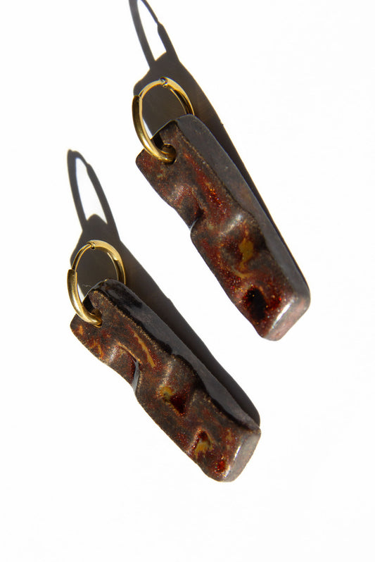 Penha handmade ceramic earrings in Bark — minimalist rectangular drop, sculpted clay, made in Lisbon Portugal by Jadeo Studio