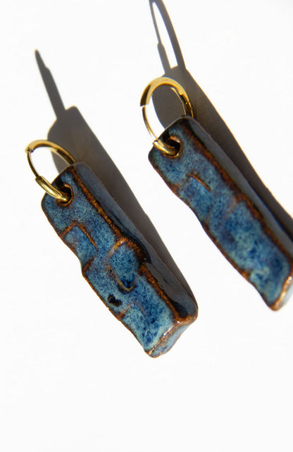 Penha handmade ceramic earrings in Blue Jeans — minimalist rectangular drop, sculpted clay, made in Lisbon Portugal by Jadeo Studio, silver and gold hoop