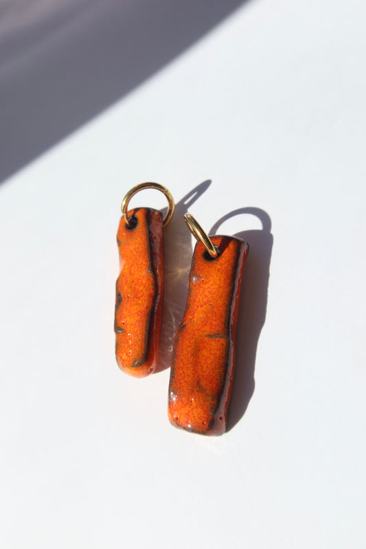 Penha handmade ceramic earrings in Volcano on Dark Clay, glossy glaze — minimalist rectangular drop, sculpted clay, made in Lisbon Portugal by Jadeo Studio 